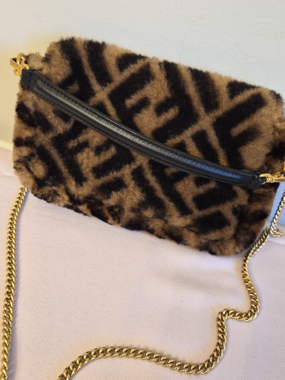 Fendi Mini Baguette – FF Shearling - Picture 3 of 11
